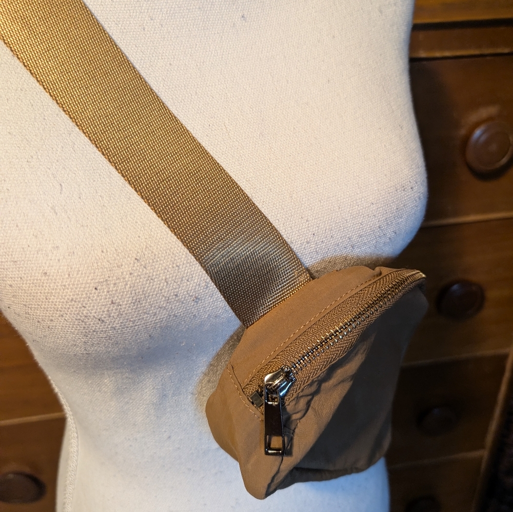 Tan Everywhere Belt Bag Casual Travel Purse Fanny Pack - Picture 5 of 13